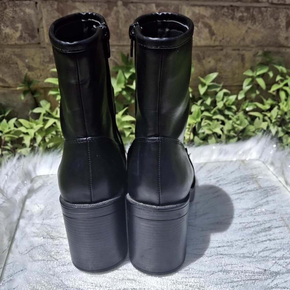 Urban Outfitters Mid-Calf Side Zipper Block Heel Black Boots   Women Size 7 - Picture 7 of 16